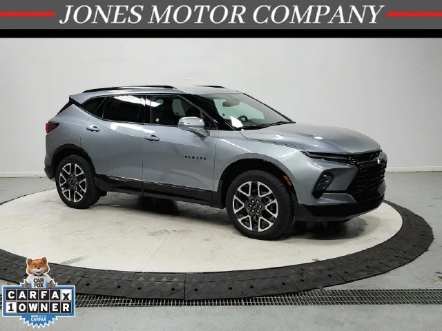 Used 2025 Sterling Gray Metallic Chevrolet RS image 1