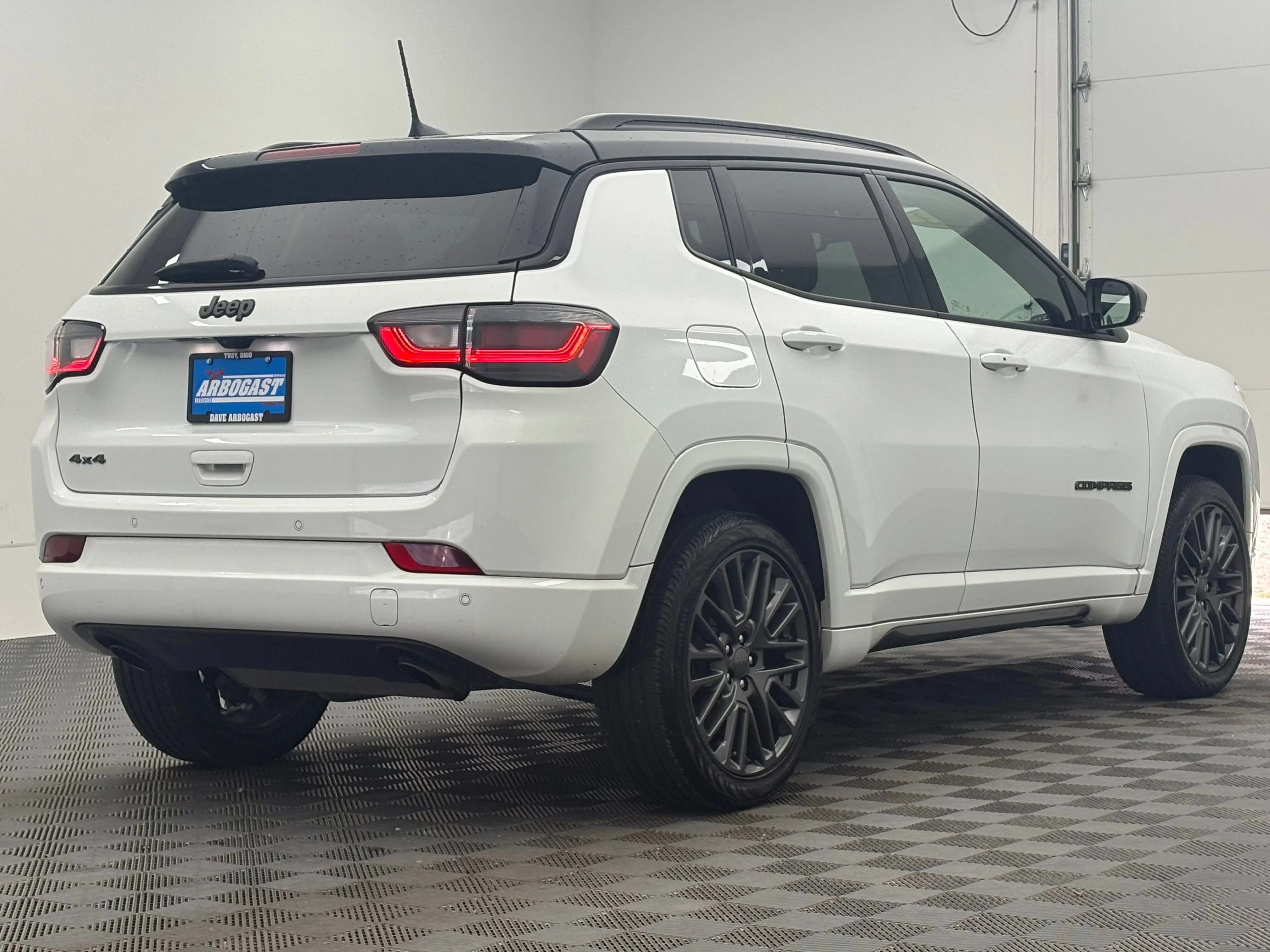 Used 2023 White Jeep High Altitude image 7