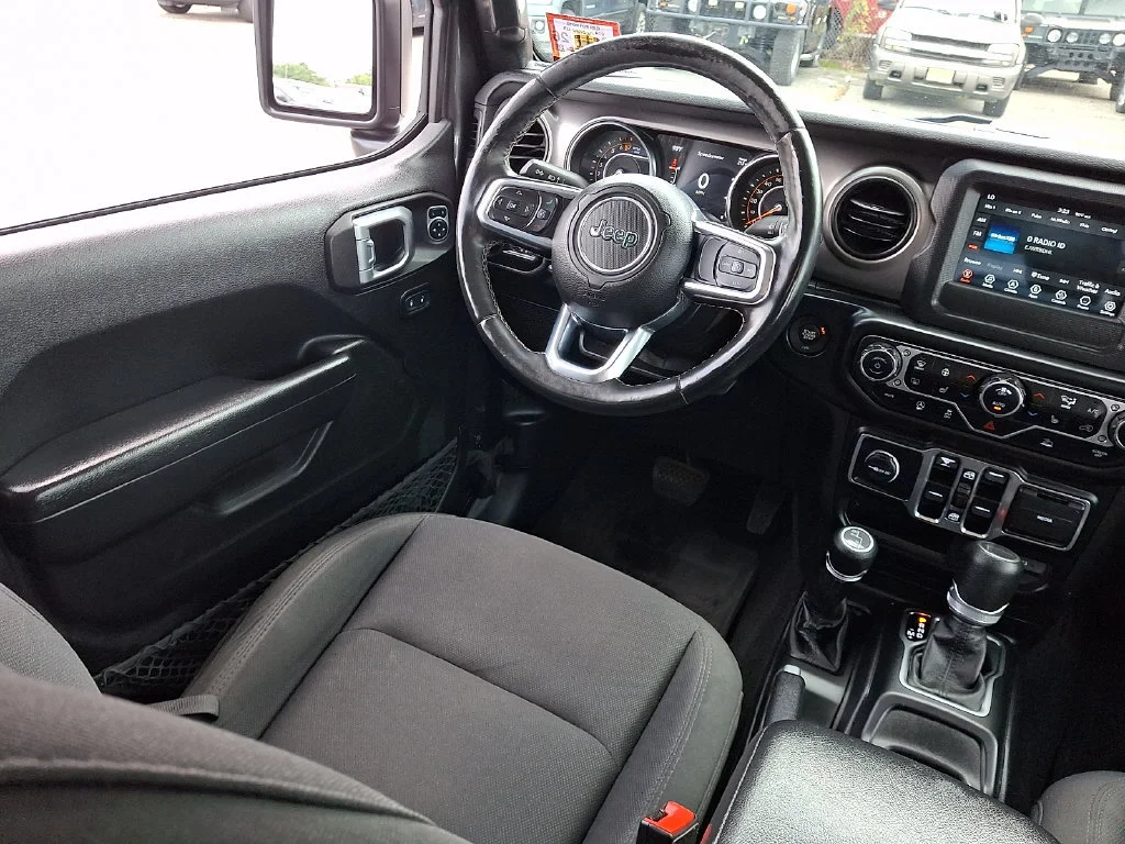 Used 2020 Granite Crystal Metallic Clearcoat Jeep Sport S image 15