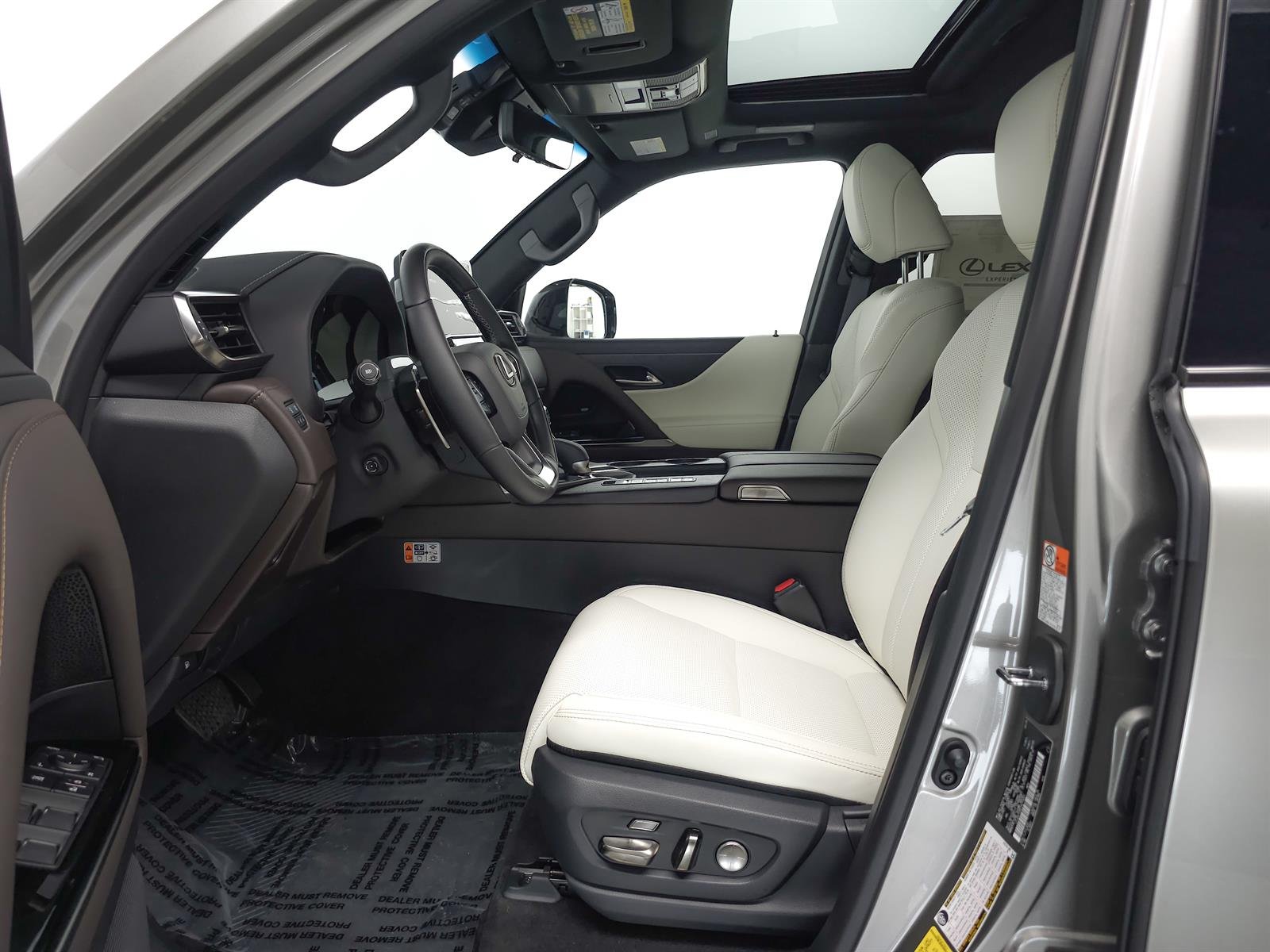 New 2026 Atomic Silver Lexus LX 700h LUXURY image 4