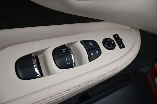 Used 2022 Red Nissan Platinum image 13