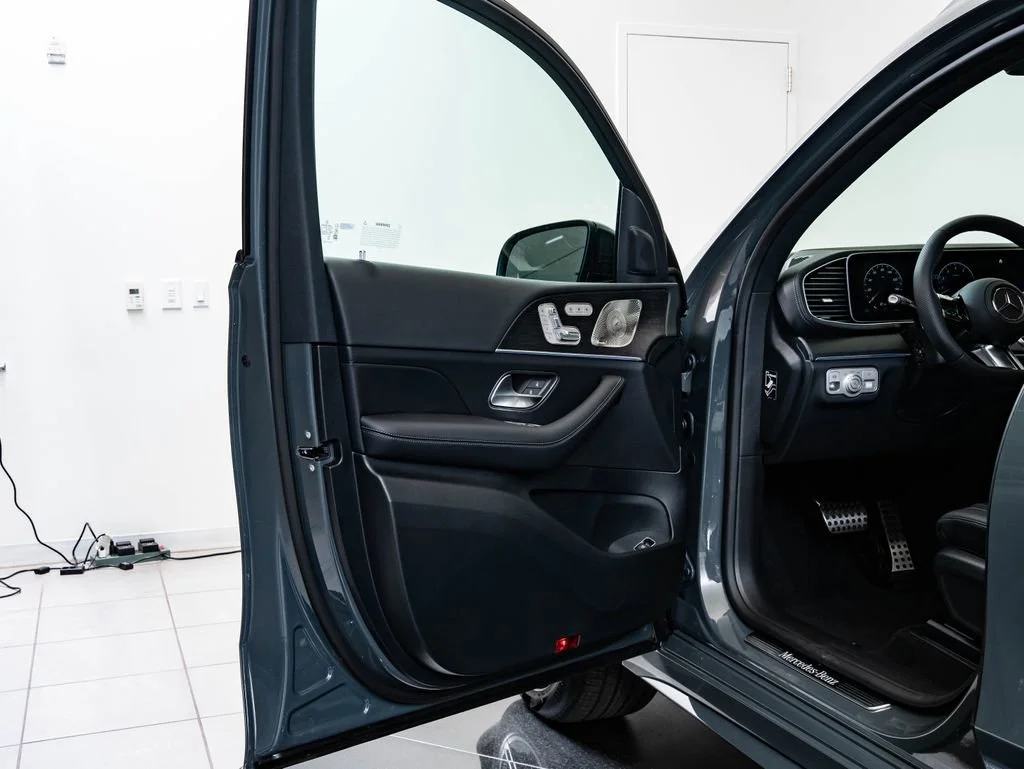 New 2026 Manufaktur Signature Silicon Gray Mercedes-Benz GLS 450 image 31