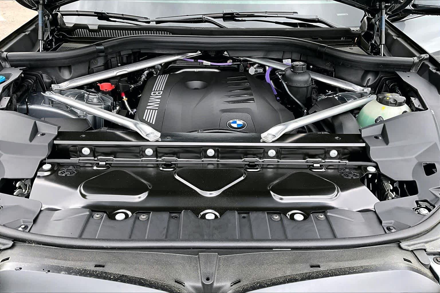 New 2026 Skyscraper Grey Metallic BMW xDrive40i image 16