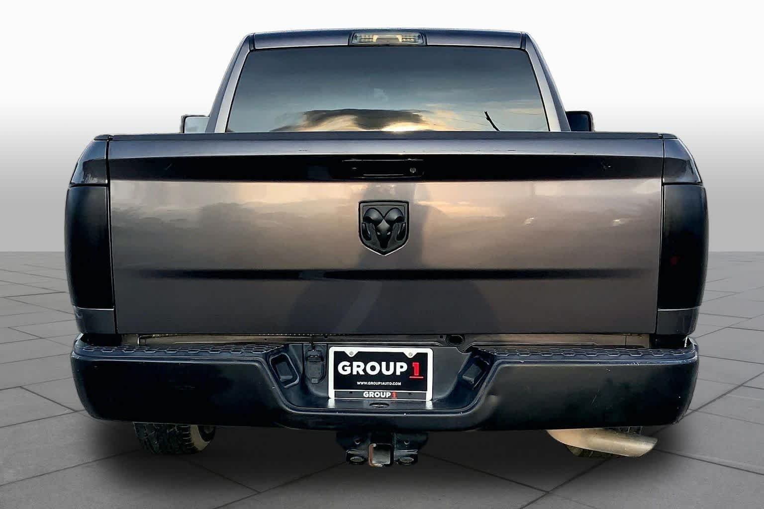 Used 2017 Granite Crystal Metallic Clearcoat Ram Tradesman image 5