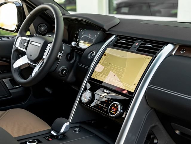 New 2026 Charente Grey Land Rover Dynamic SE image 38