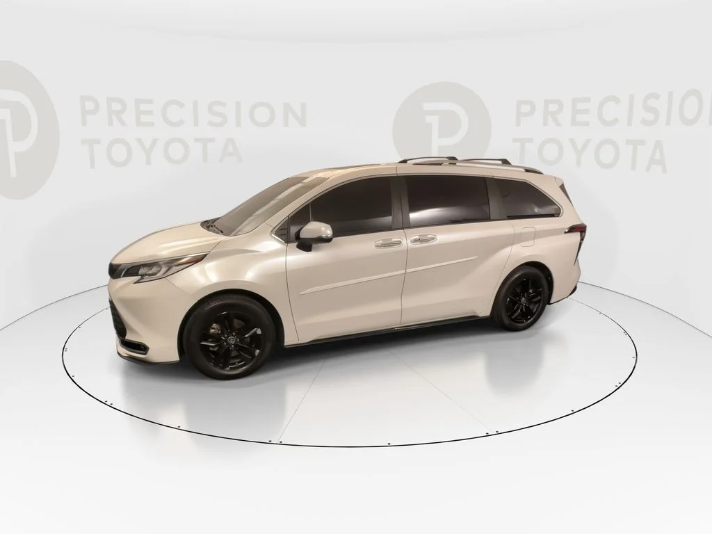 Used 2023 Wind Chill Pearl Toyota Limited image 10