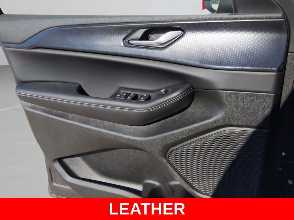 New 2025 Baltic Gray Metallic Clear-Coat Exterior Paint Jeep Laredo image 16