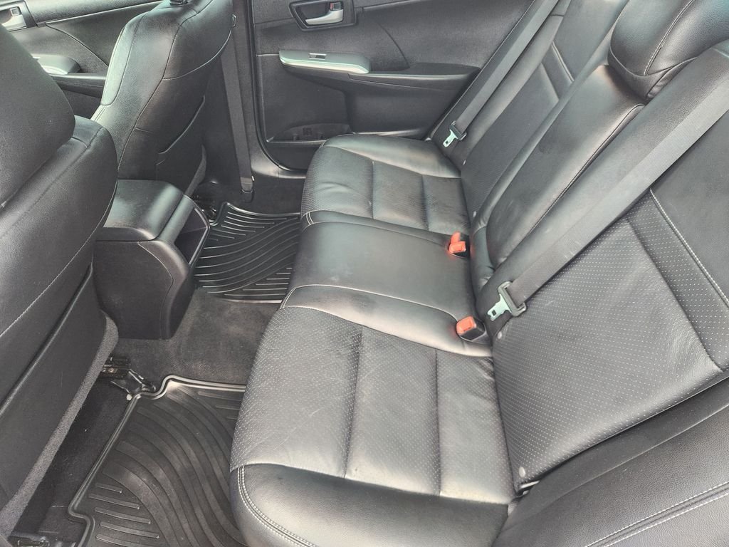 Used 2014 Blizzard Pearl Toyota SE image 30