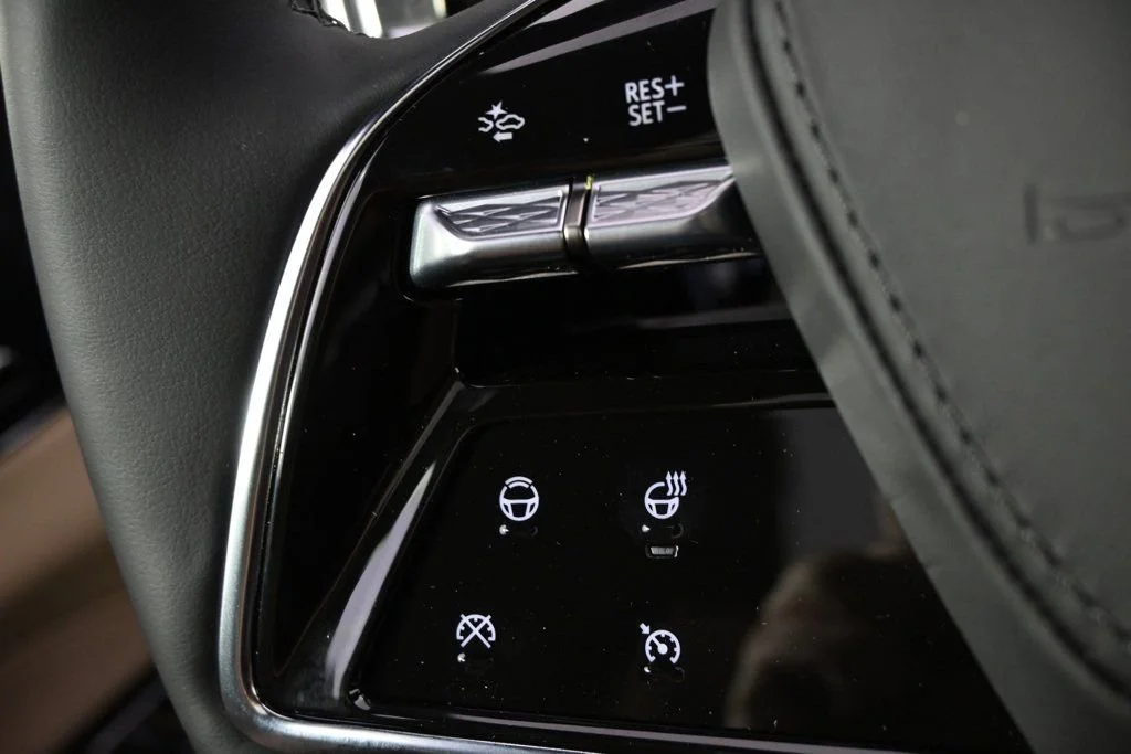 New 2025 Argent Silver Metallic Cadillac Sport 3 image 30