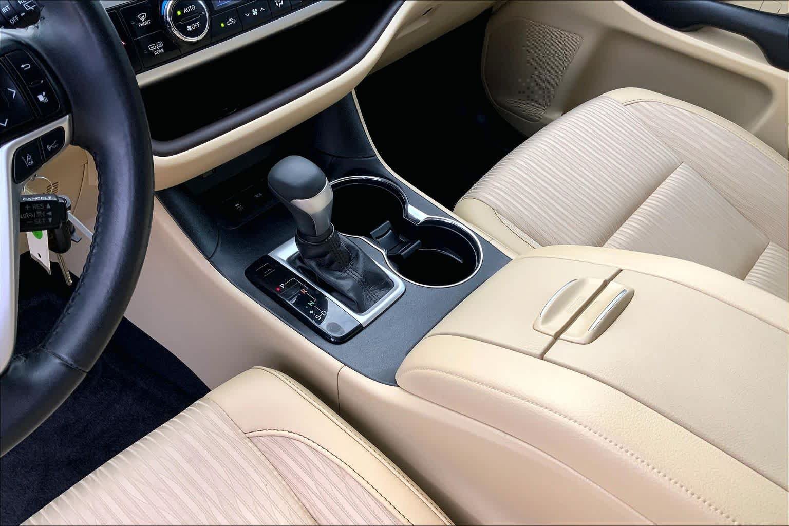 Used 2019 Blizzard Pearl Toyota LE image 16