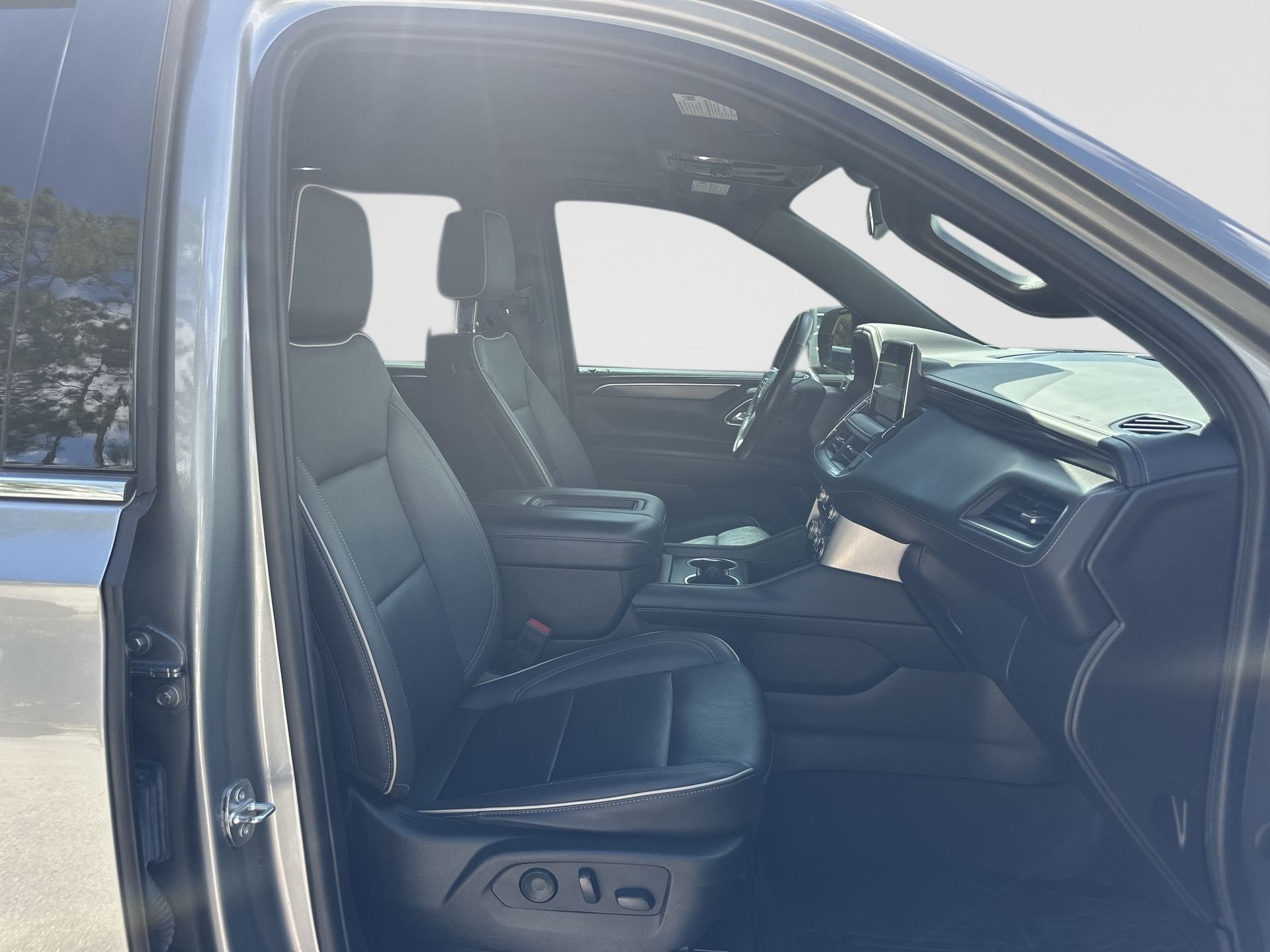 2023 GMC Yukon SLT - Photo 28