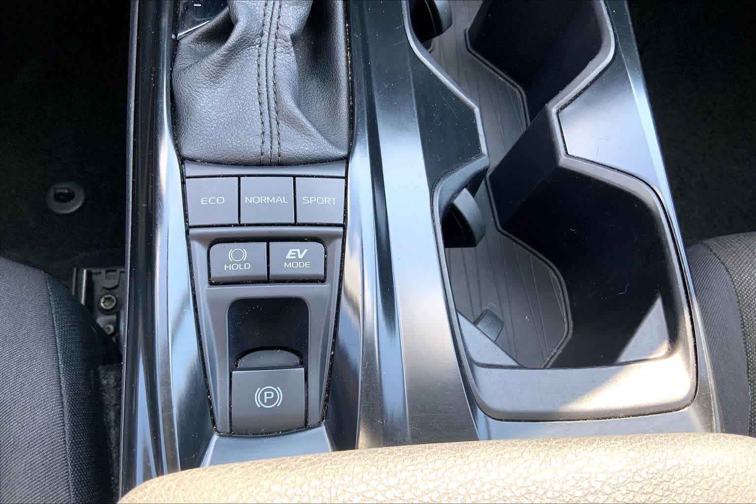 Used 2025 Underground Toyota LE image 33