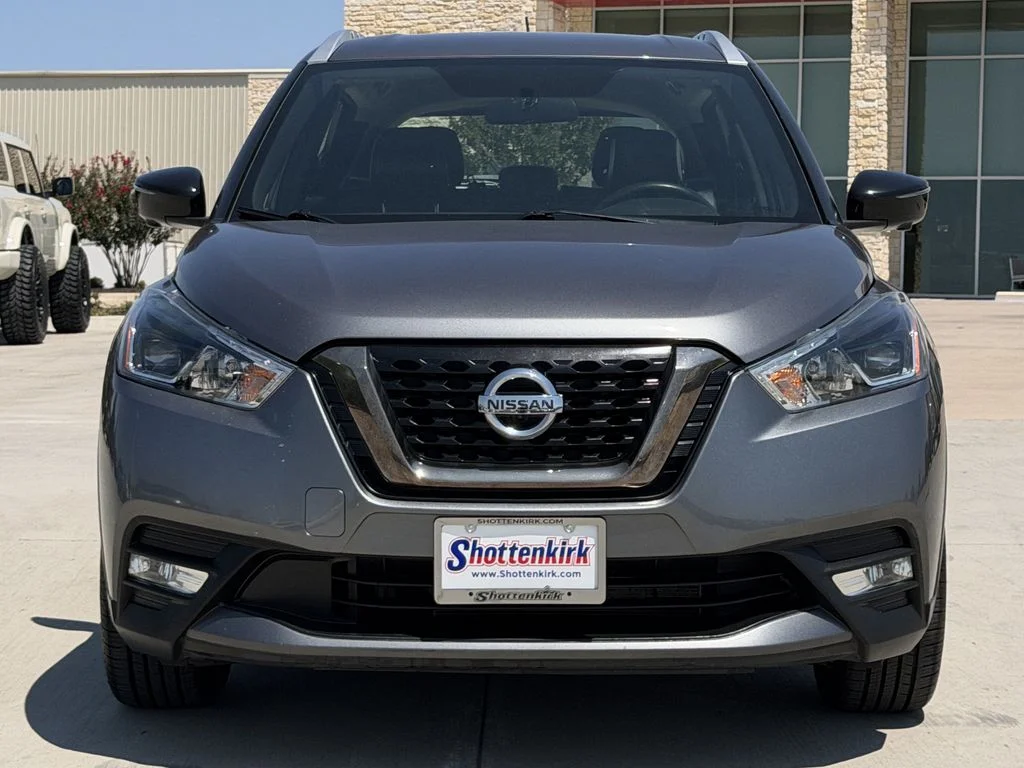Used 2019 Gray Nissan SR image 7