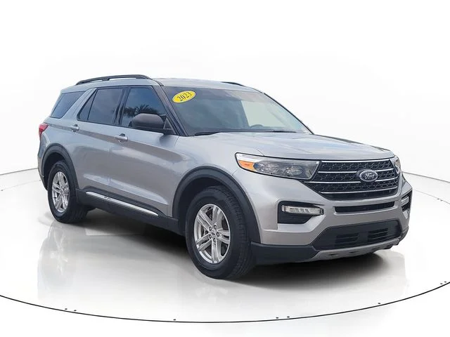 Used 2023 Silver Ford XLT image 3