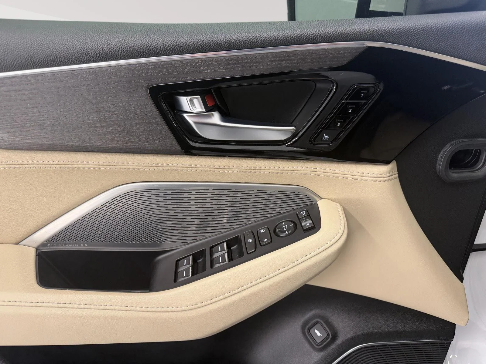 Used 2022 Platinum White Pearl Acura SH-AWD w/Advance image 11