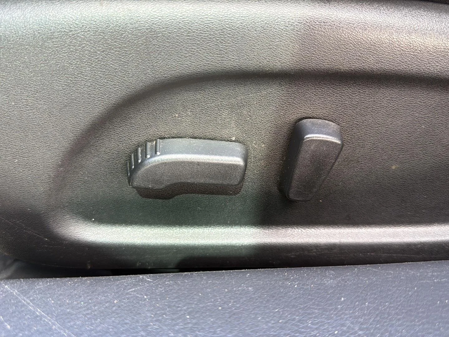 Used 2014 Gun Metallic Nissan 2.5 S image 17