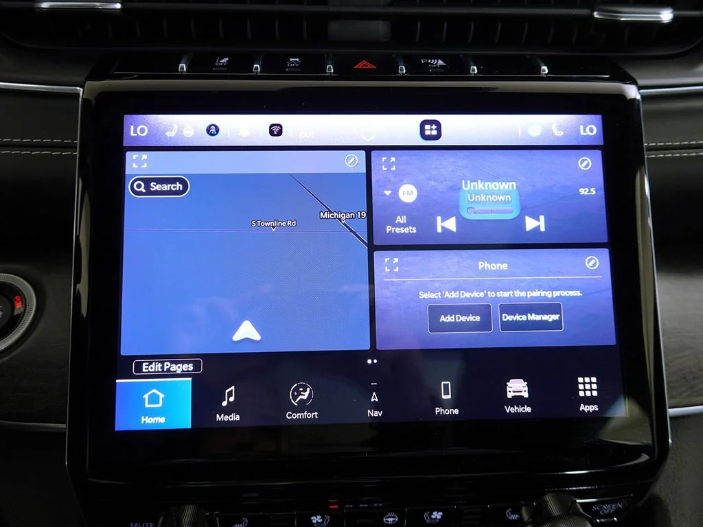 Certified Used 2022 Diamond Black Jeep Overland image 25