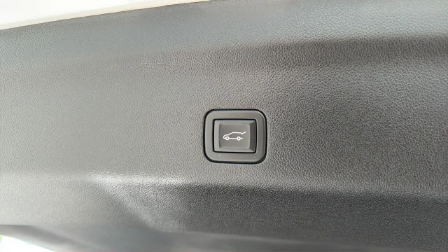 Used 2024 Iridescent Pearl Tricoat Chevrolet High Country image 36