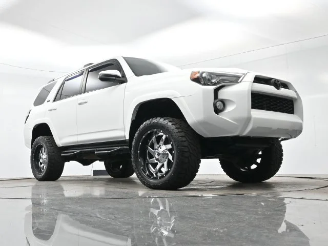 Used 2019 Super White Toyota SR5 image 23