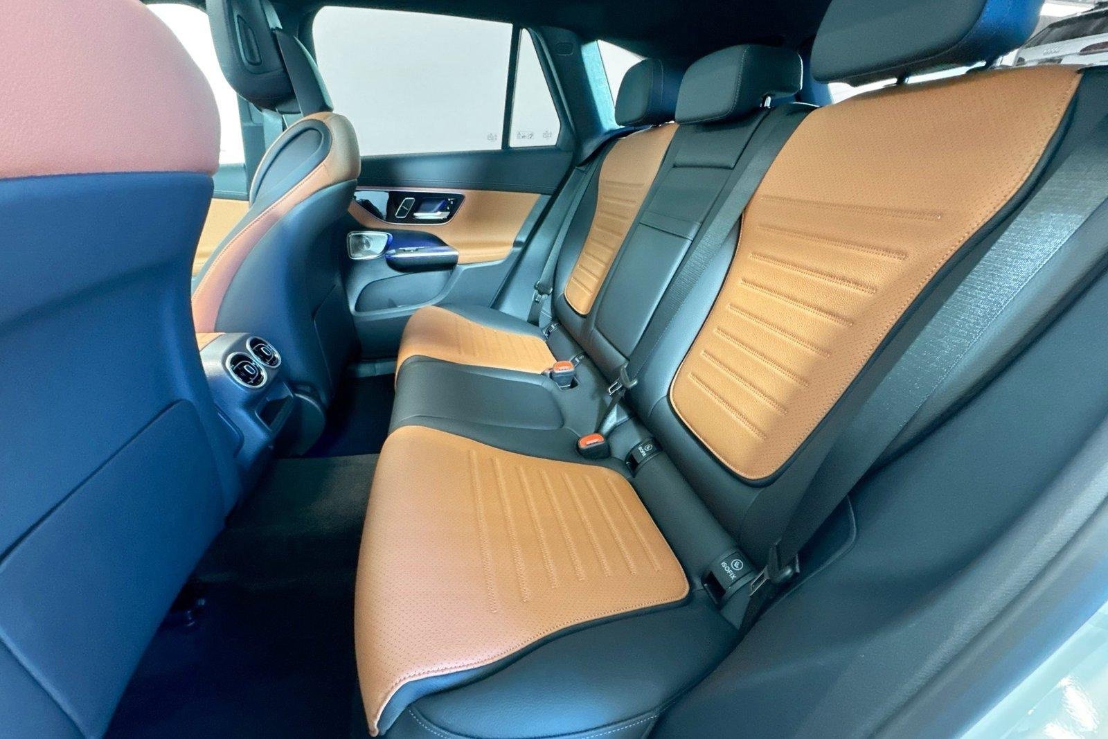 New 2026 Polar White Mercedes-Benz GLC 300 image 22