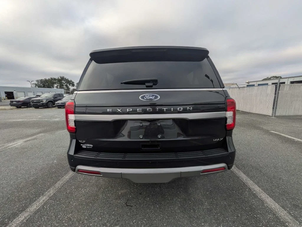 Certified Used 2022 Dark Matter Metallic Ford XLT image 4