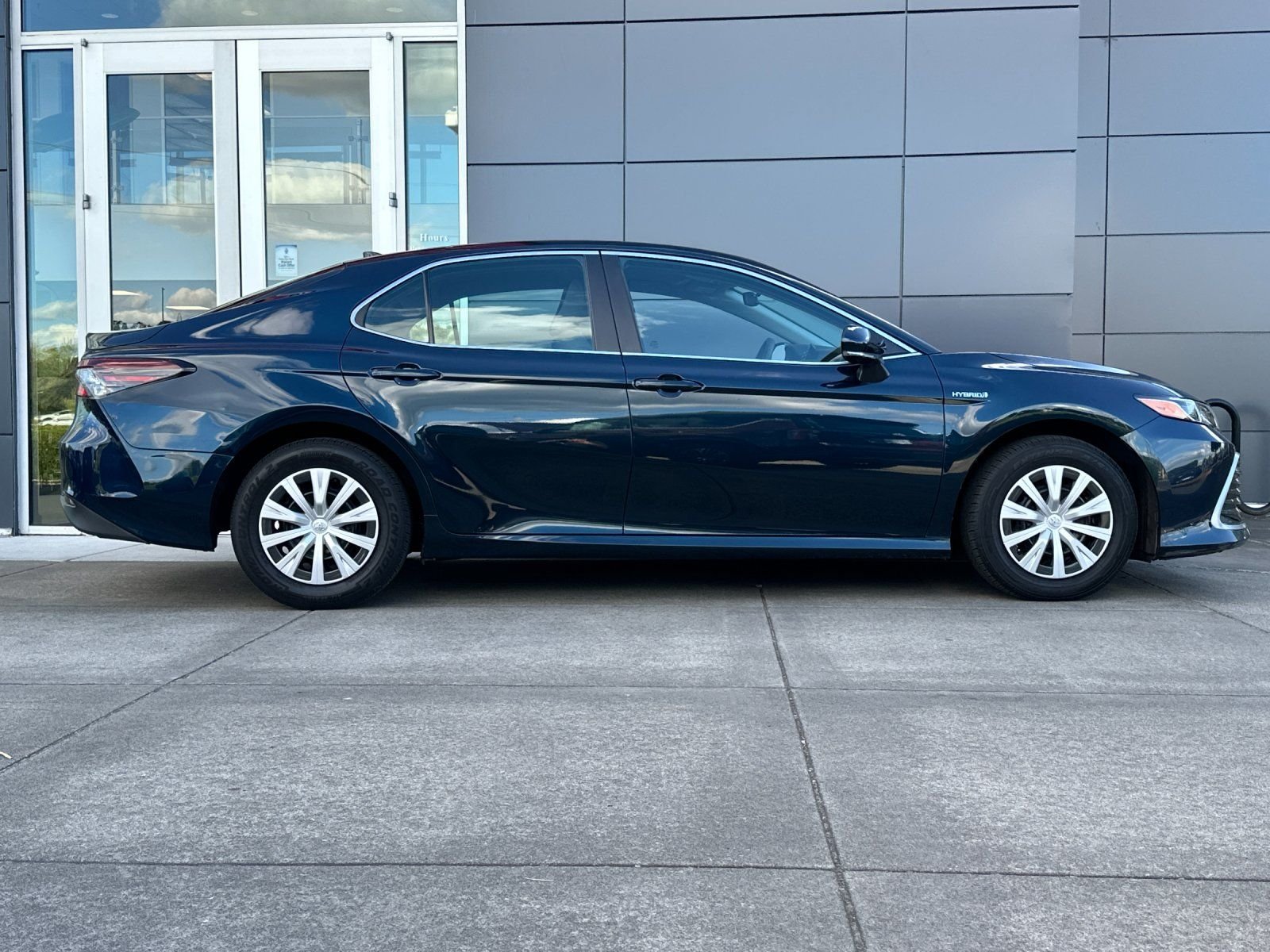 Used 2021 Aqua Toyota LE image 2