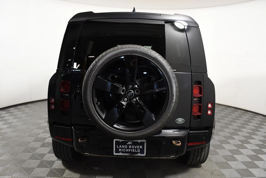 Used 2023 Santorini Black Metallic Land Rover X-Dynamic SE image 5