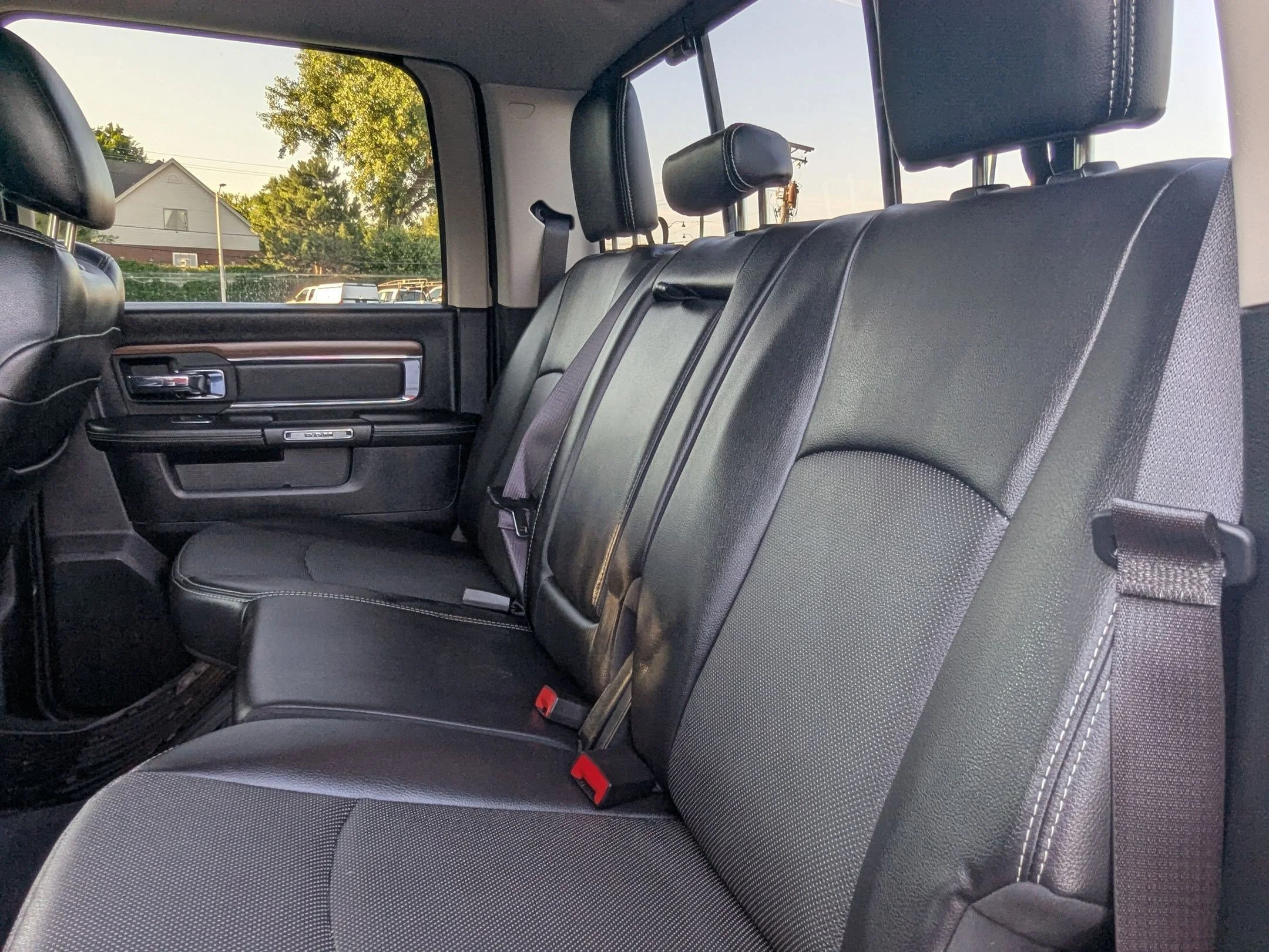 Used 2017 Brilliant Black Crystal Pearlcoat Ram Laramie image 23