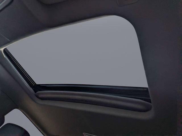 Used 2022 Red Chevrolet LTZ image 26