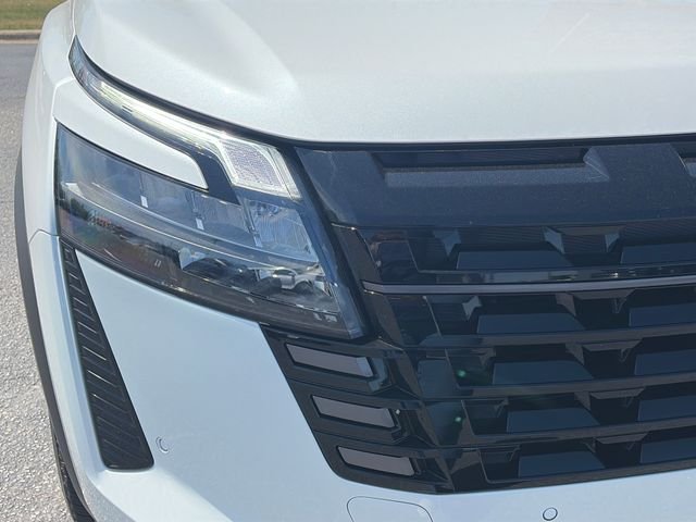 New 2026 Everest White Pearl TriCoat / Super Black Two-tone Nissan Platinum image 12