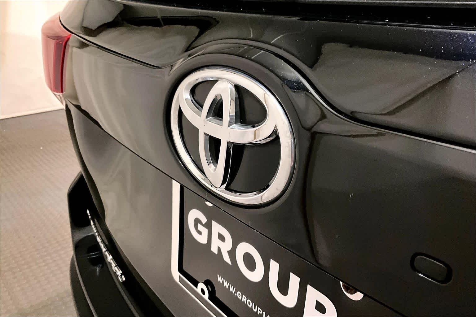 Used 2019 Midnight Black Metallic Toyota SE image 32