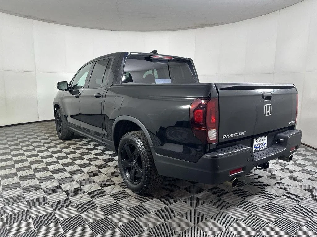 Used 2022 Crystal Black Pearl Honda Black Edition image 4