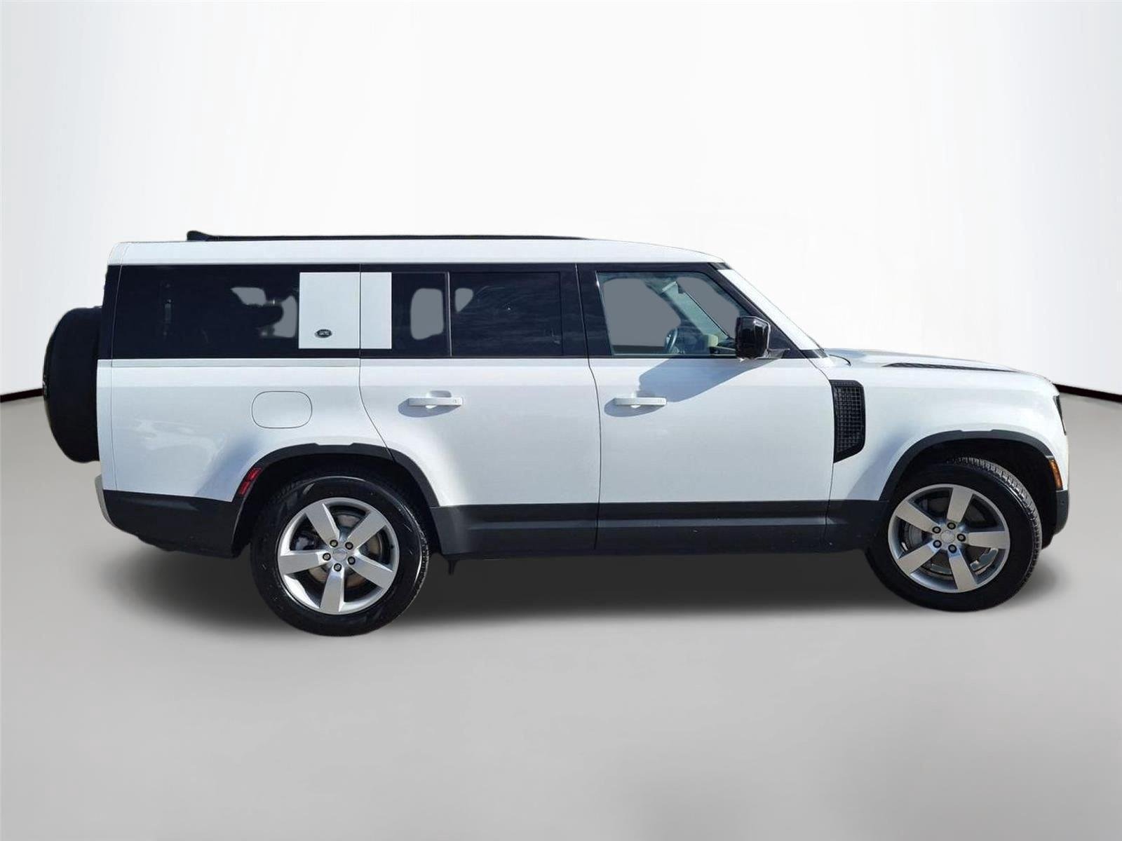 Used 2024 Fuji White Land Rover S image 6
