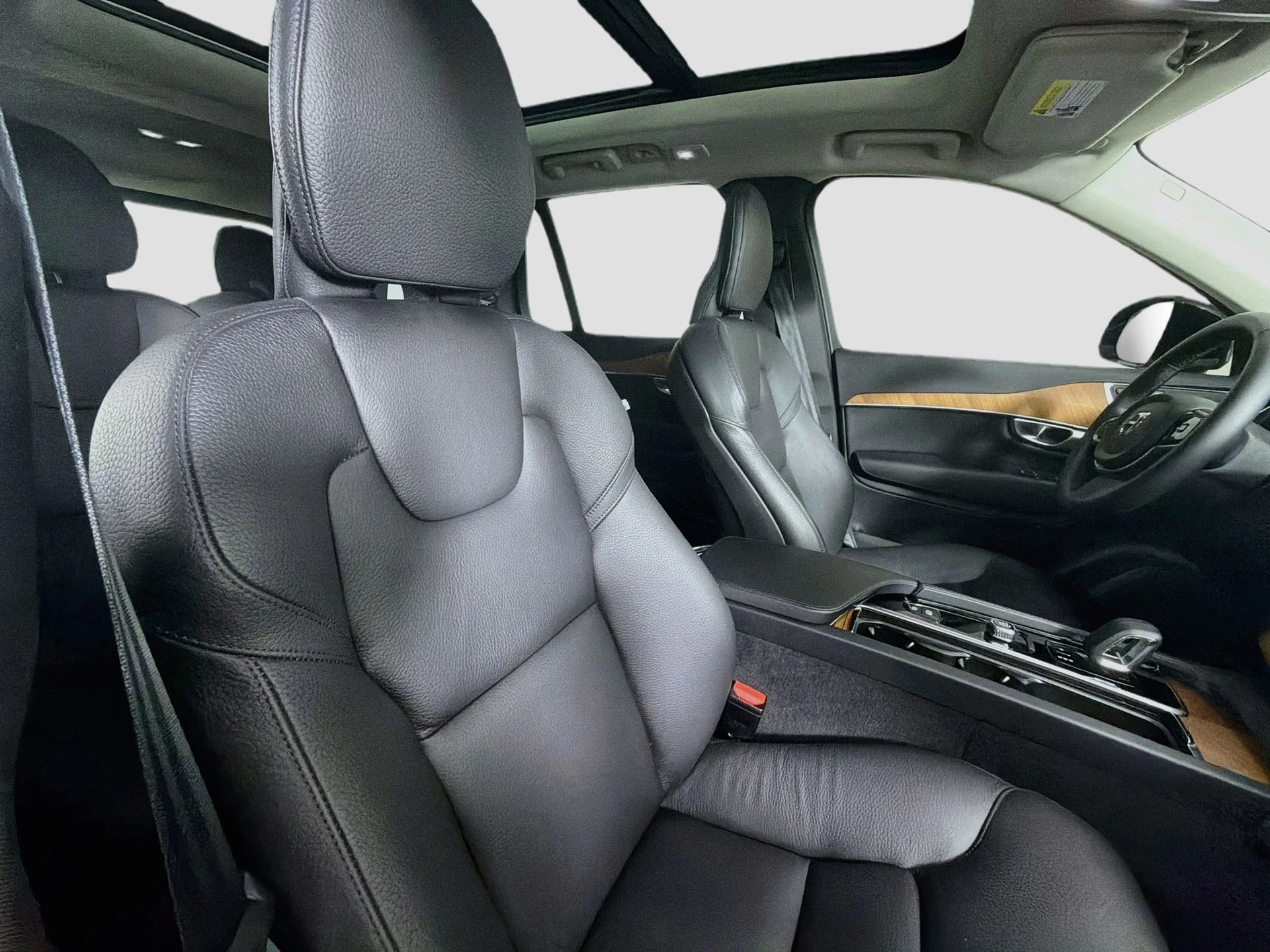 Certified Used 2024 Onyx Black Volvo Plus image 31