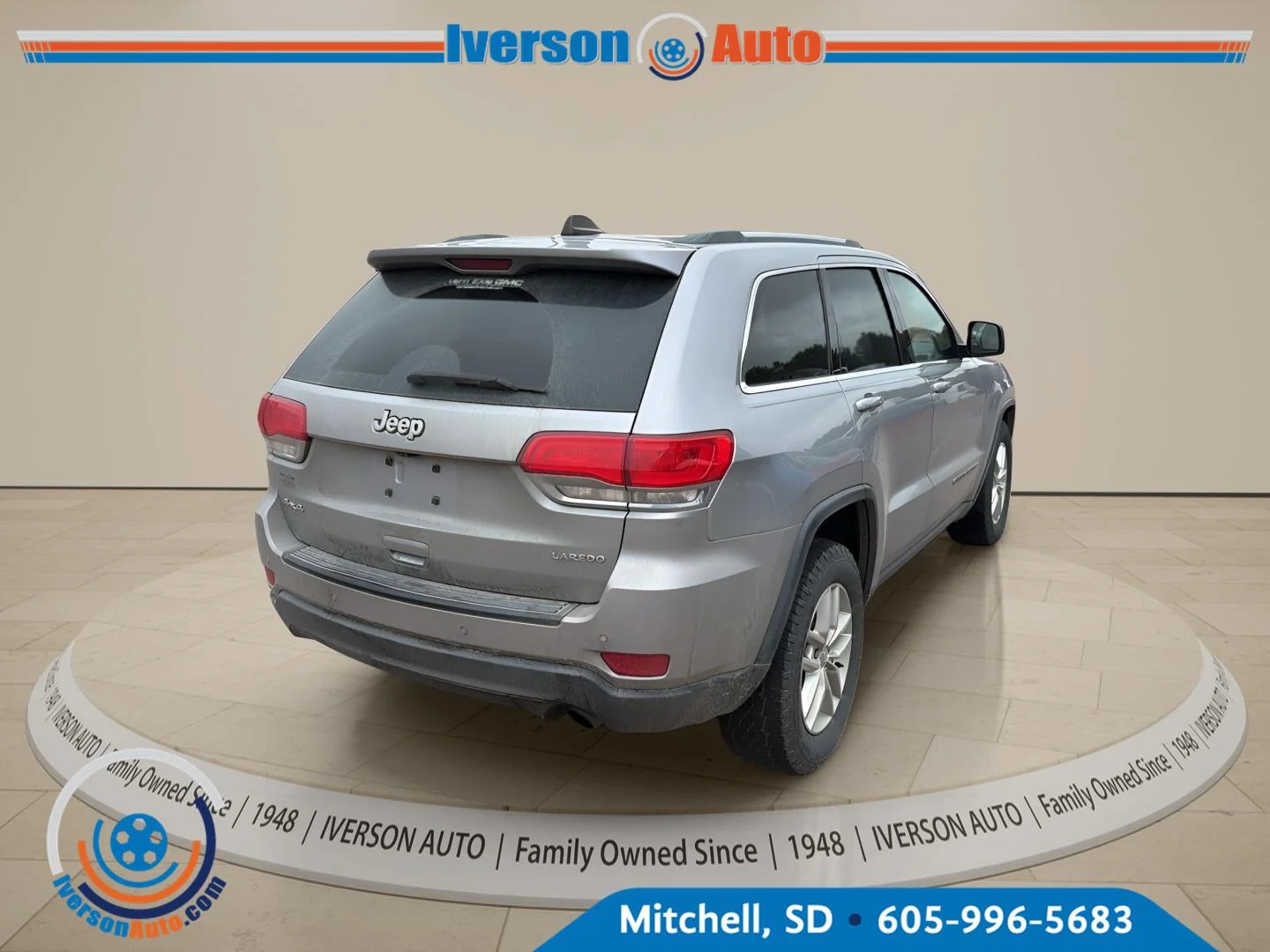 Used 2018 Silver Jeep Laredo E image 4