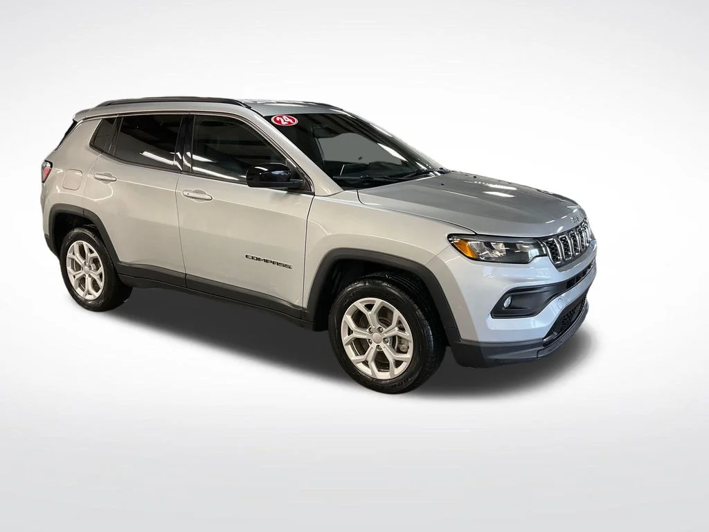Certified Used 2024 Silver Jeep Latitude image 8