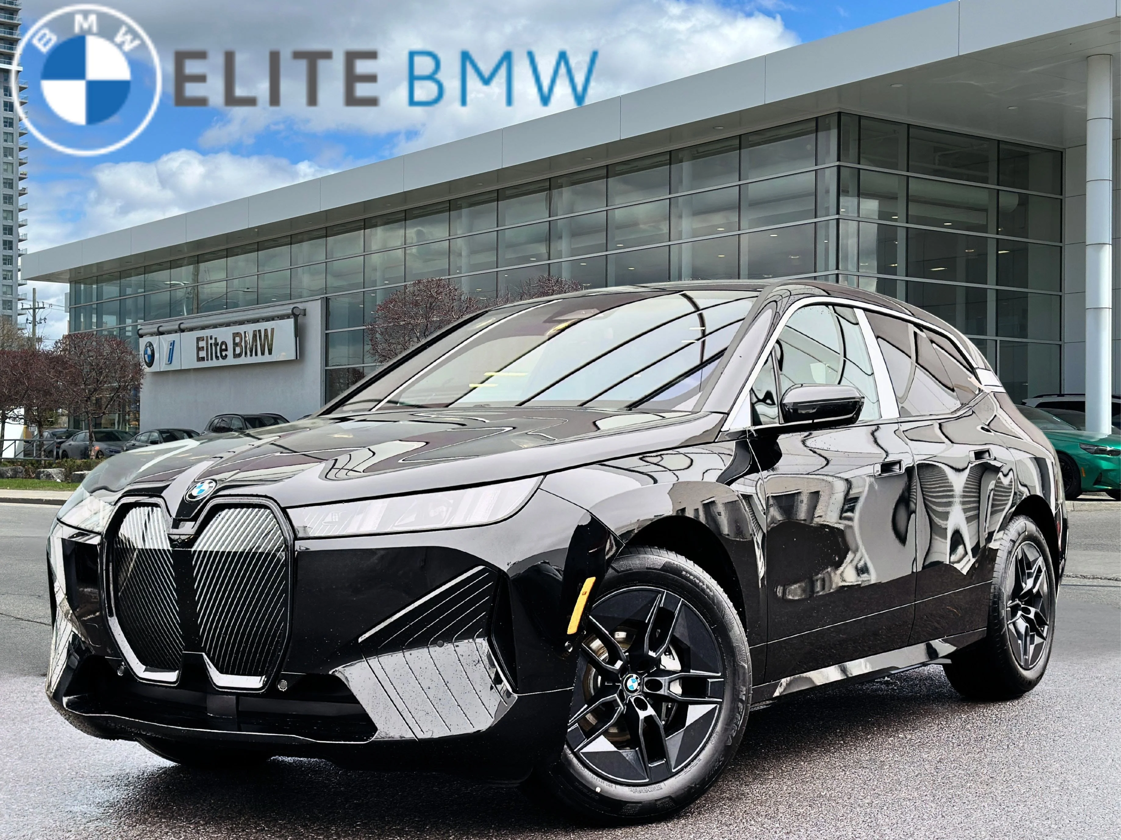 Used 2026 BLACK SAPPHIRE METALLIC BMW XDRIVE60 image 43
