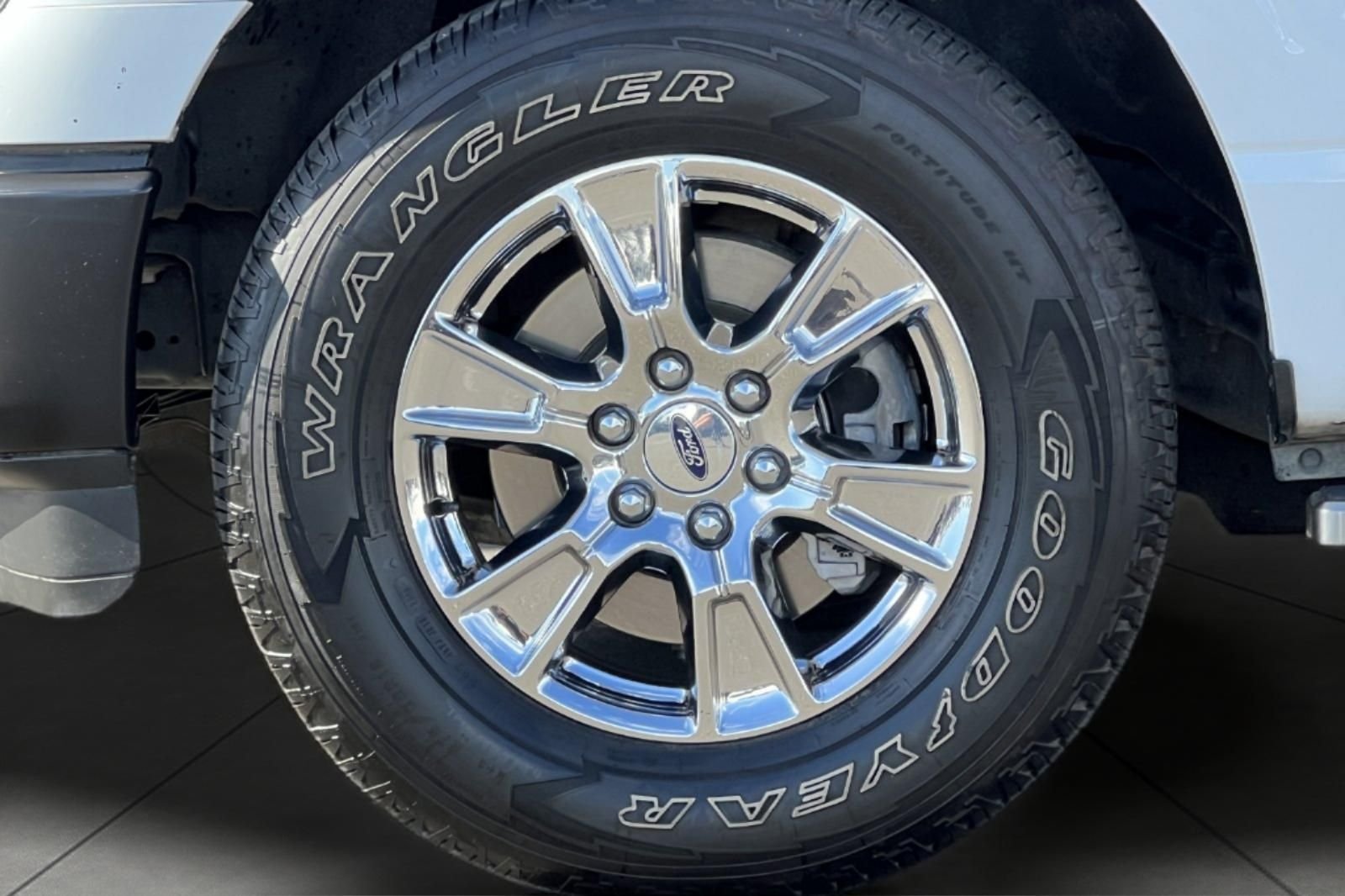 Used 2022 White Ford XL image 25