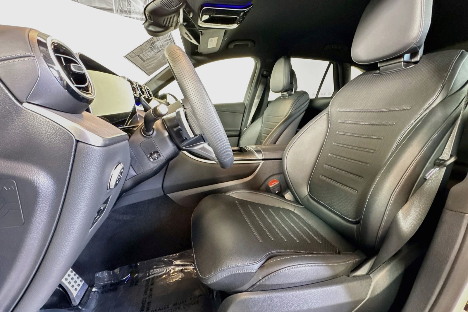 New 2026 Polar White Mercedes-Benz GLC 300 image 18