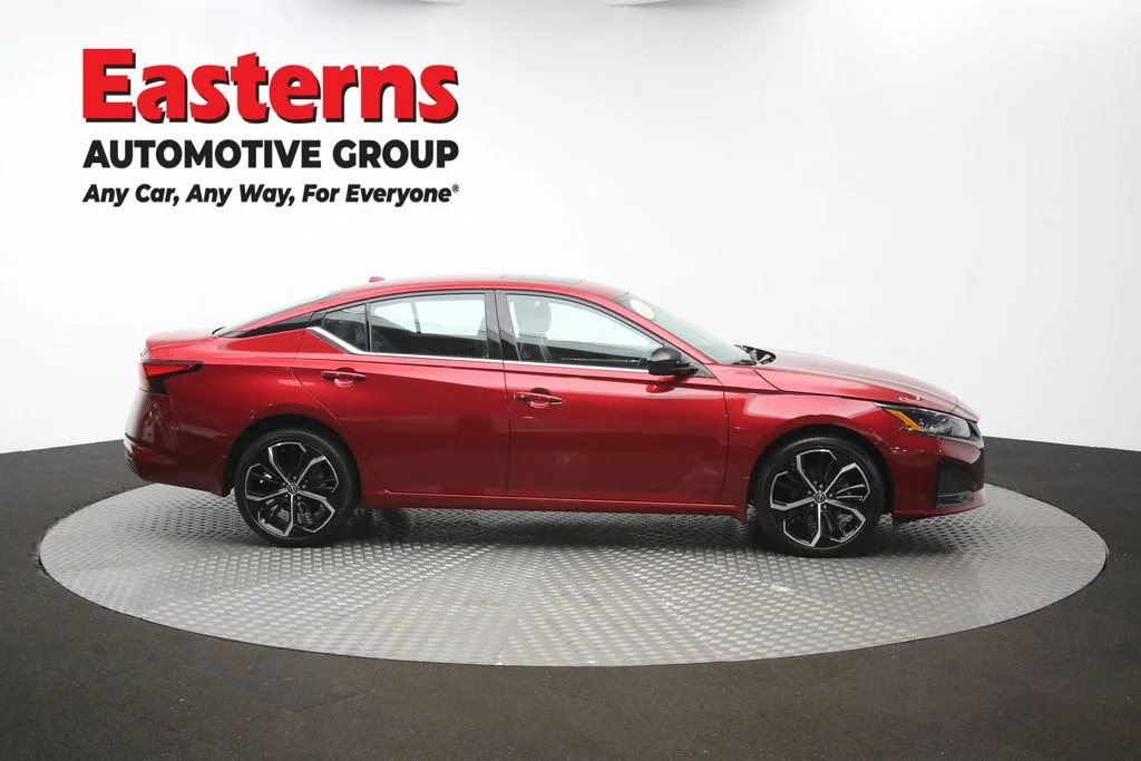 Used 2023 Red Nissan 2.5 SR image 46