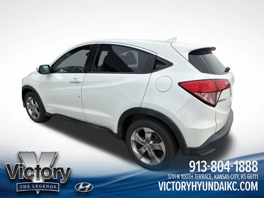 Used 2017  Honda EX image 2