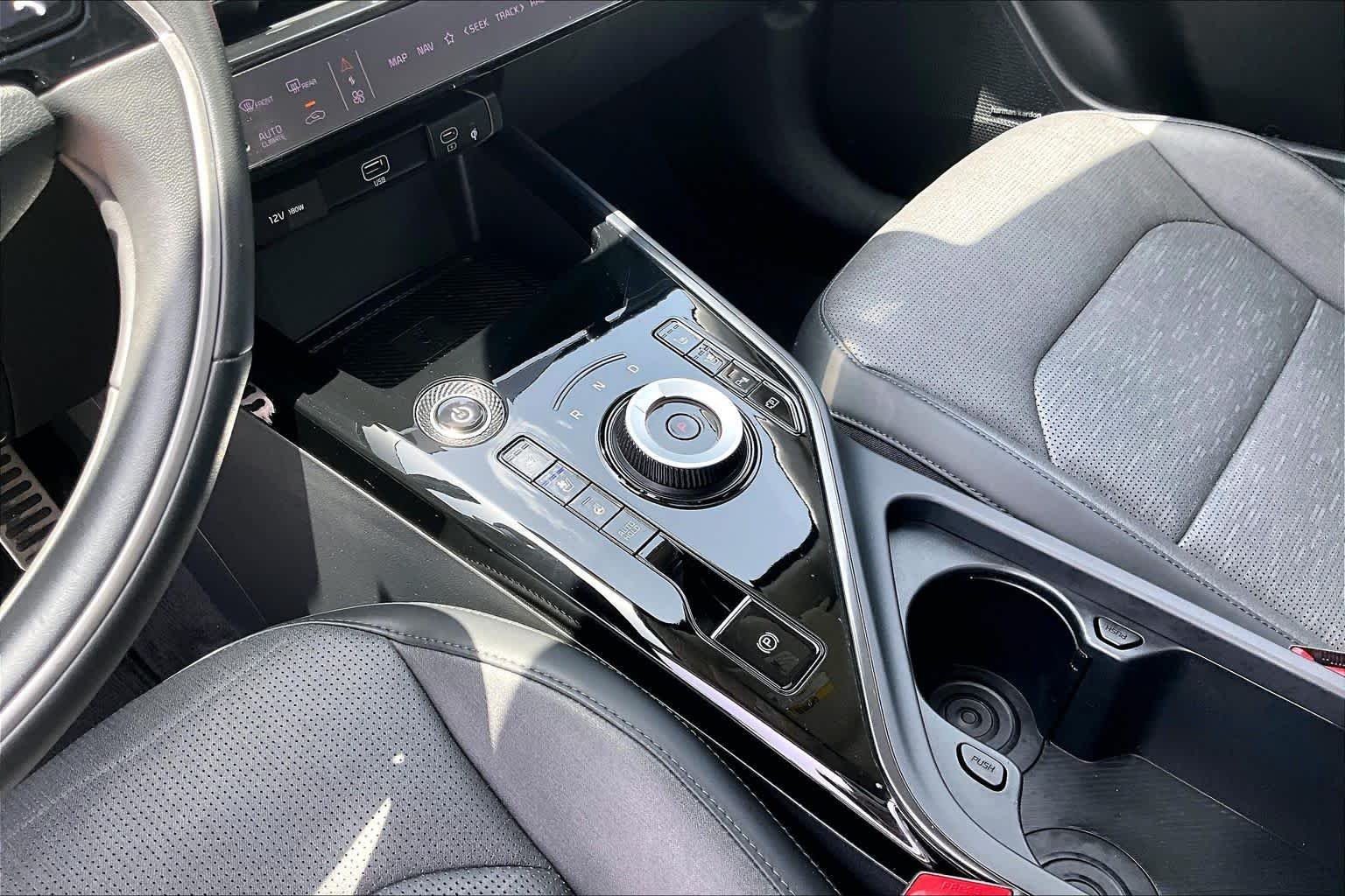 Certified Used 2023 Graphite Gray Kia Wave image 14