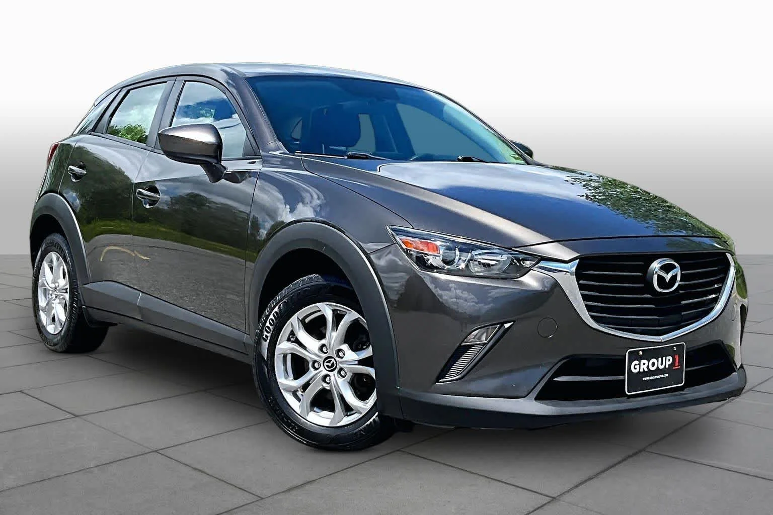 Used 2017 Titanium Flash Mica Mazda Sport image 3