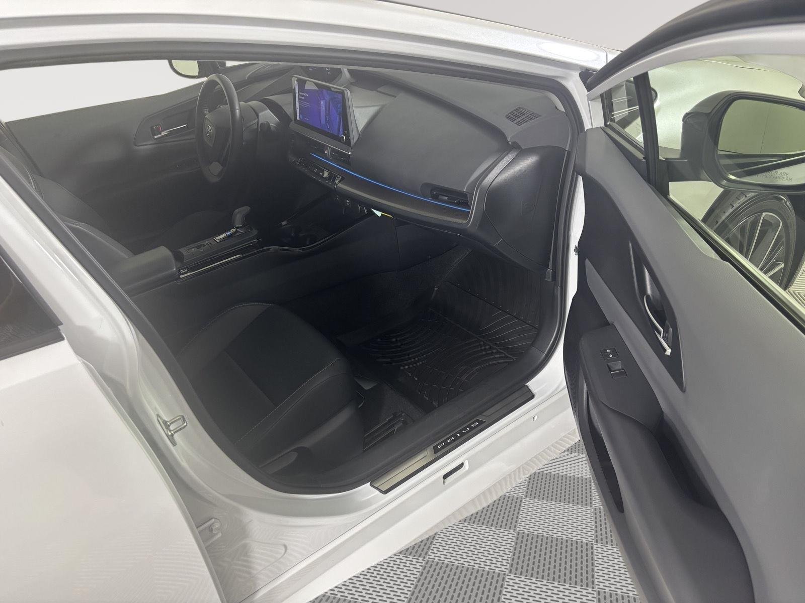 Used 2024 Wind Chill Pearl Toyota XLE image 20