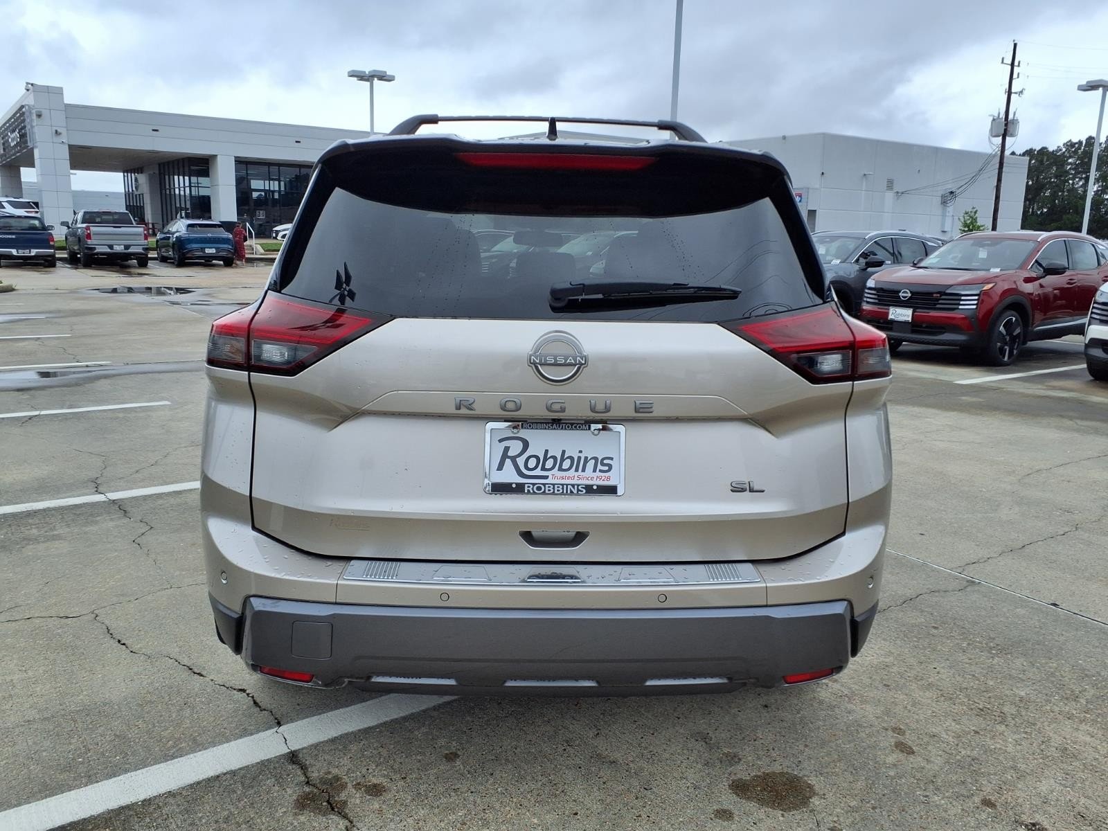 2024 Nissan Rogue SL Silver at Robbins Nissan