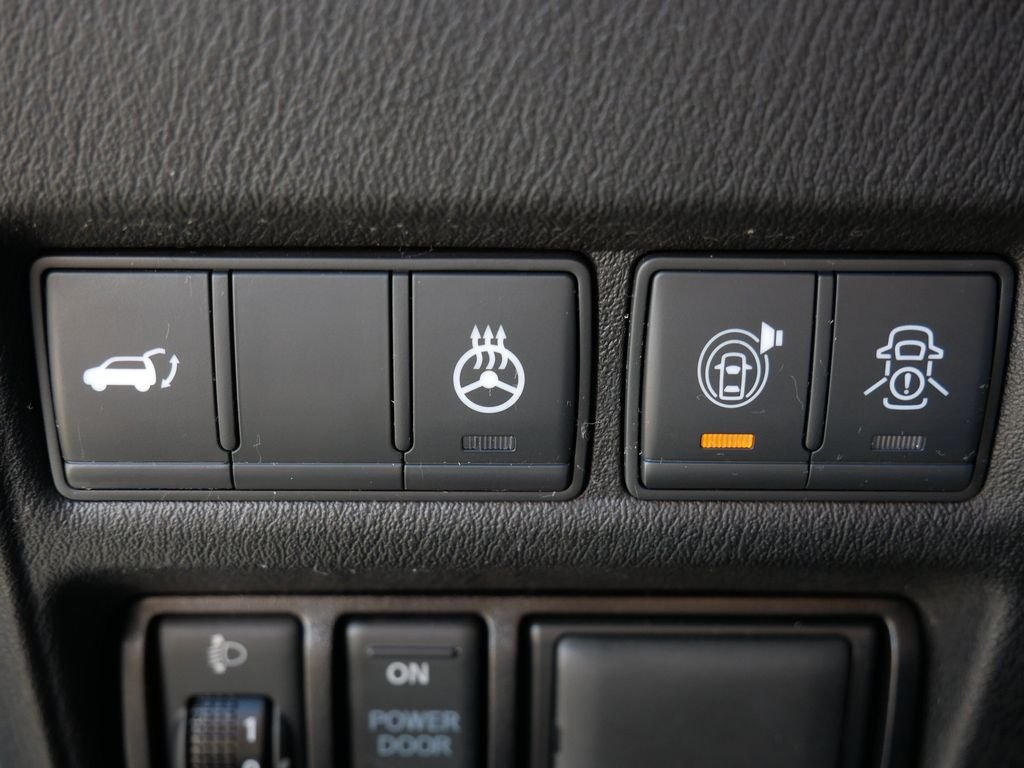 Certified Used 2019 White Nissan Platinum image 18