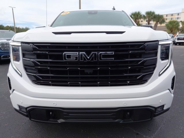Used 2024 Summit White GMC Elevation image 11