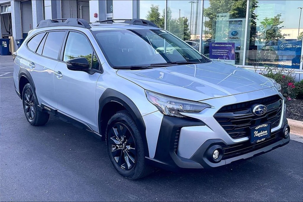 Used 2025 Silver Subaru Onyx Edition image 39