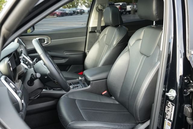Used 2022 Black Kia EX image 22