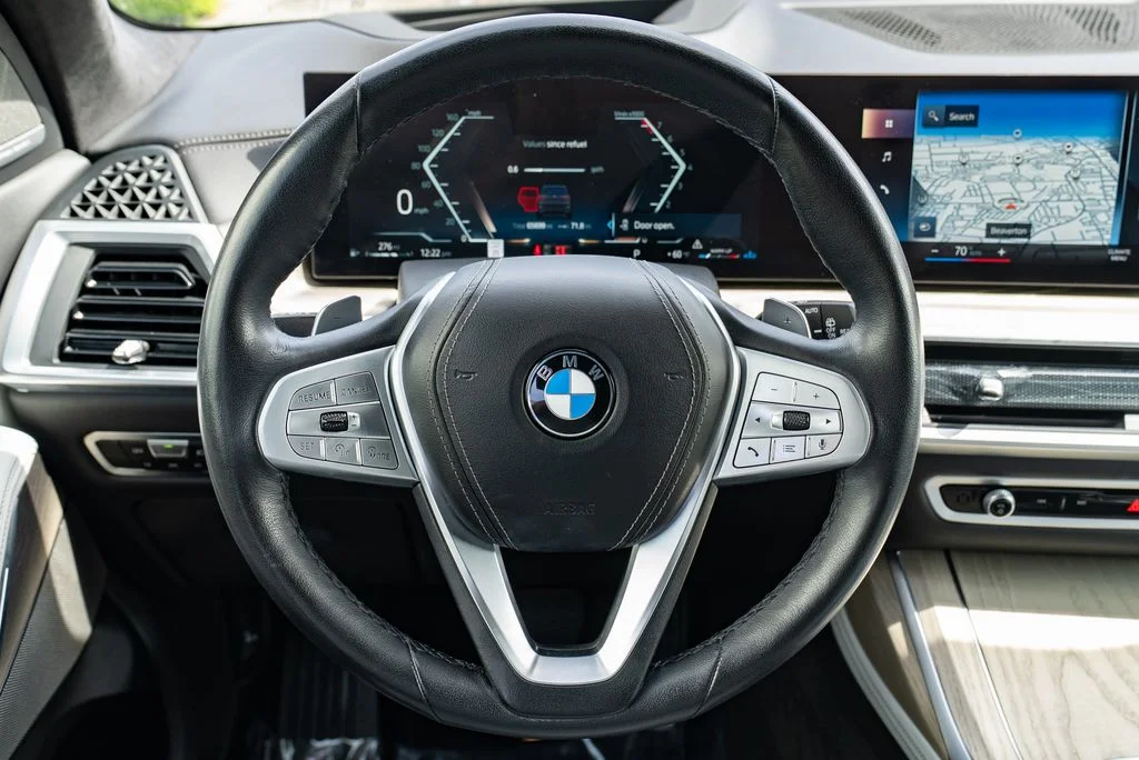 Used 2023 Gray BMW xDrive40i image 13